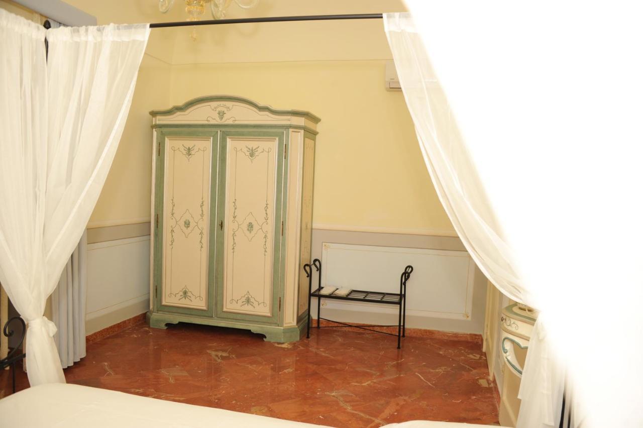 Le Scuderie Di Villa Ravenna Sannicola Exterior foto
