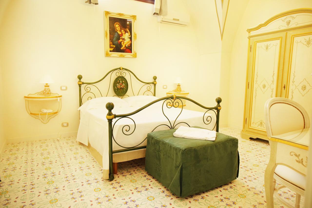 Le Scuderie Di Villa Ravenna Sannicola Exterior foto